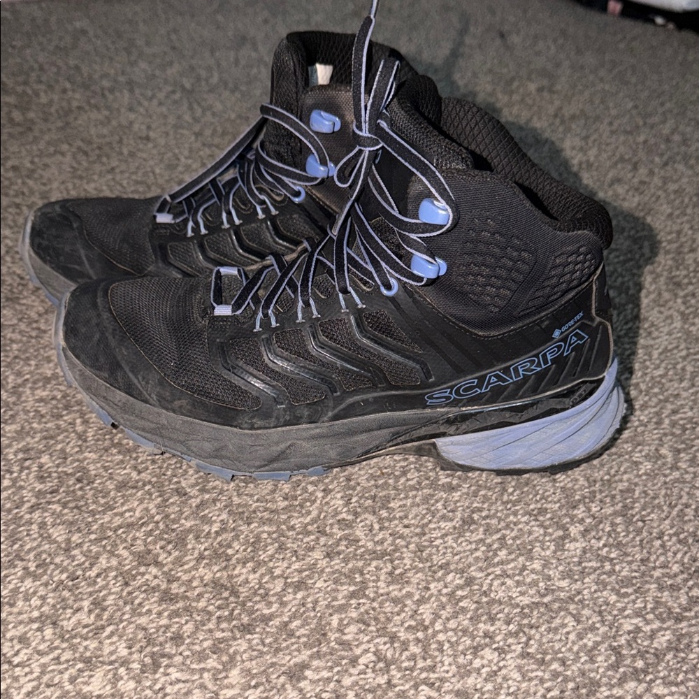 Scarpa Women's Black and Gray Athletic Shoes